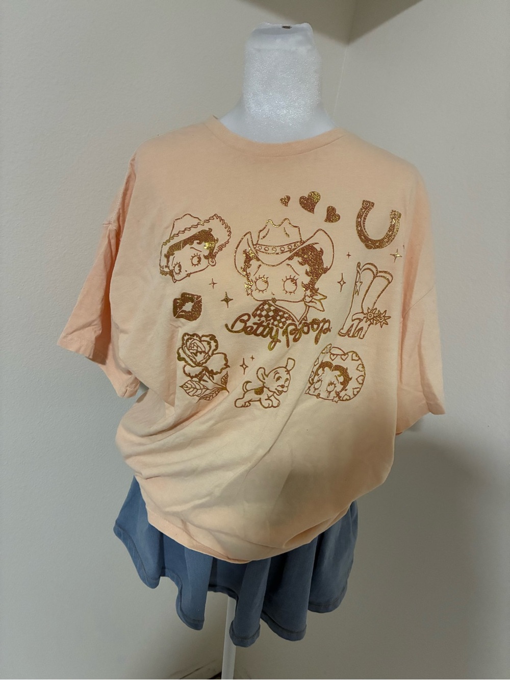 Betty boop peach cotton t 
Shimmery cowgirl t 🤍👢🐮